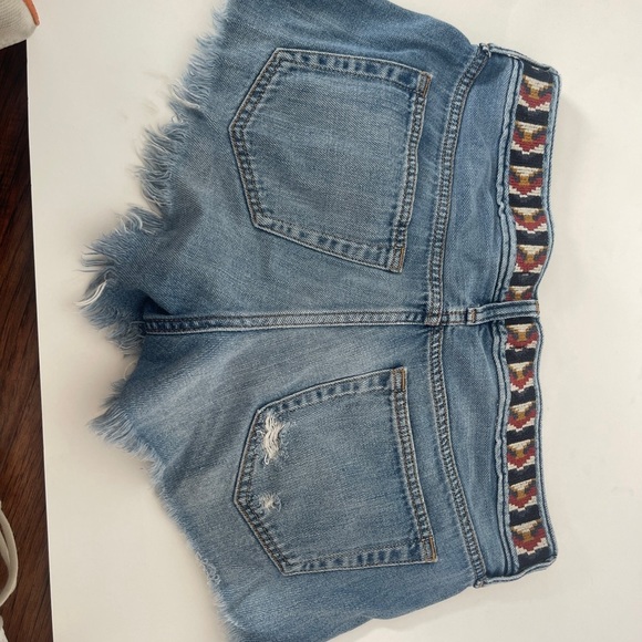 Abercrombie & Fitch Embroidered Boyfriend Cutoff Denim Shorts Size 28 Aztec - Picture 6 of 7